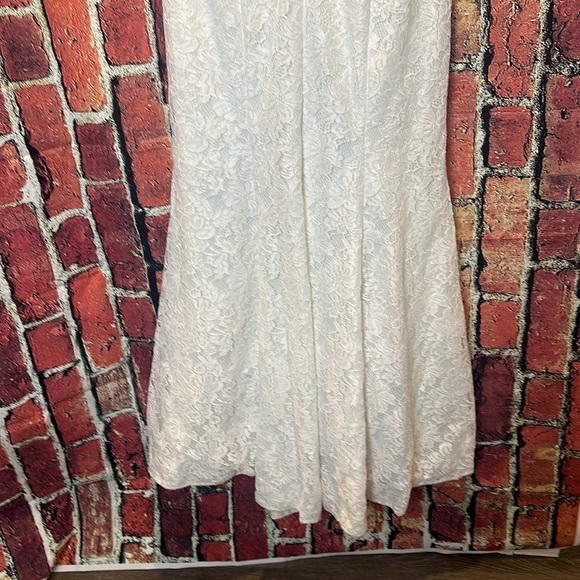 DB STUDIO Corded Lace Trumpet Wedding Dress with Illusion Sides. - size 14 NWT - Picture 9 of 16